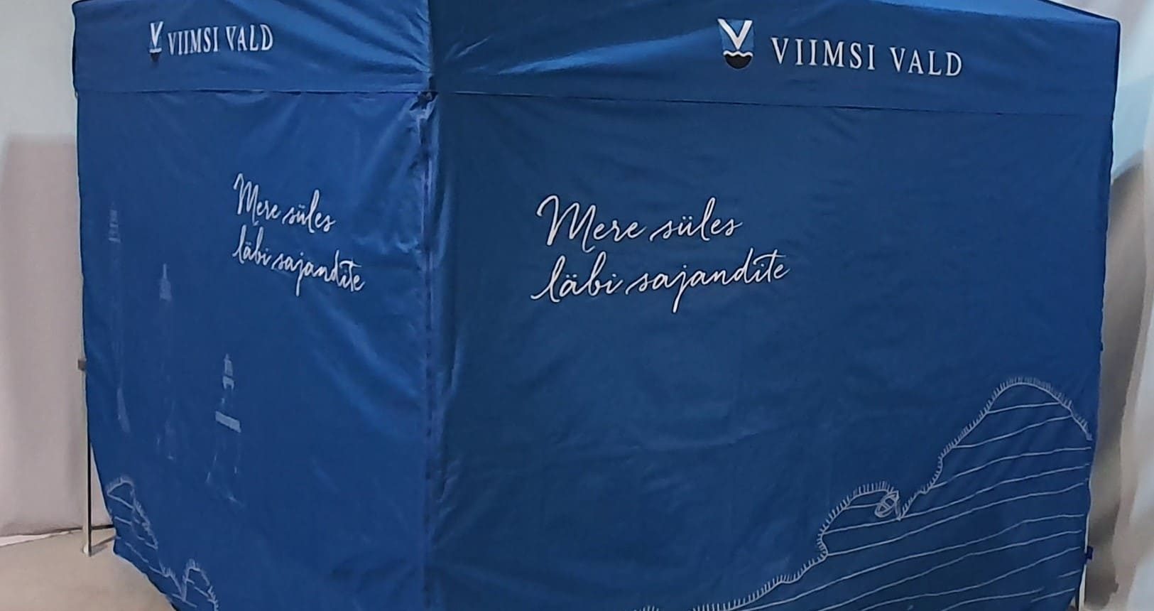 zilstt popup-telts med Viimsi Vald-logotyp un kustillustration