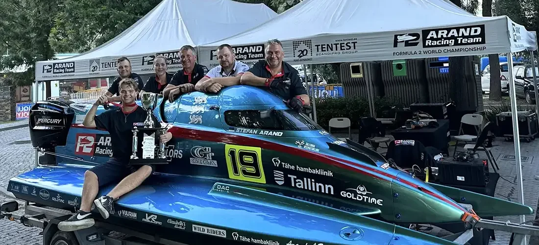 Pop Up telts arand racing team